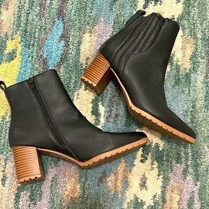 Maurice’s back heeled ankle boot